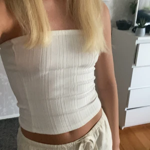 Topp - En vit top ifrån ASOS i storlek XS