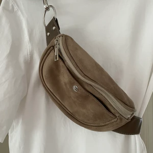 Väska - Väska i mockaimitation från Berskha. Nyskick, Använd en gång