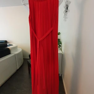 Klänning  - Röd fest-aftonklänning som har bara använt en gång 