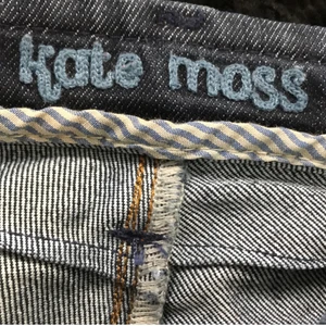 Kate Moss jeans  - Funderar på att sälja mina så snygga kate moss jeans som är i ny skick, dem är i st 26 och passar mig som har st 25(kontakta via intresse)