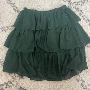 Kollar intressset på denna gulliga kjol Passar mellan s/m