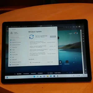 Surface go 3 - Nästan helt ny surface go 3 köpte den för 6490 och är behov av pengar så säljer billigt!