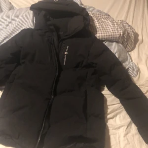 Sail racing jacka  - Säljer min sail racing jacka för jag är trött på den jackan är i storlek 170 o bra skick 💯