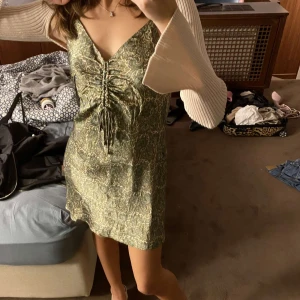 Snygg klänning - Supersnygg klänning men sån vara hmvger i garderoben, därför säljs den💕 