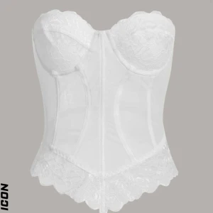 Vit Spetstopp - Säljer min jättefina vita spetstopp🤍 aldrig använd, bara provad