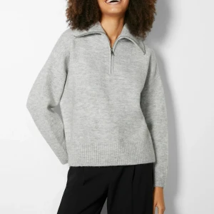 Sweatshirt från Arket oanvänd - Lapparna på fortfarande!  Sååå fin! Storlek S 