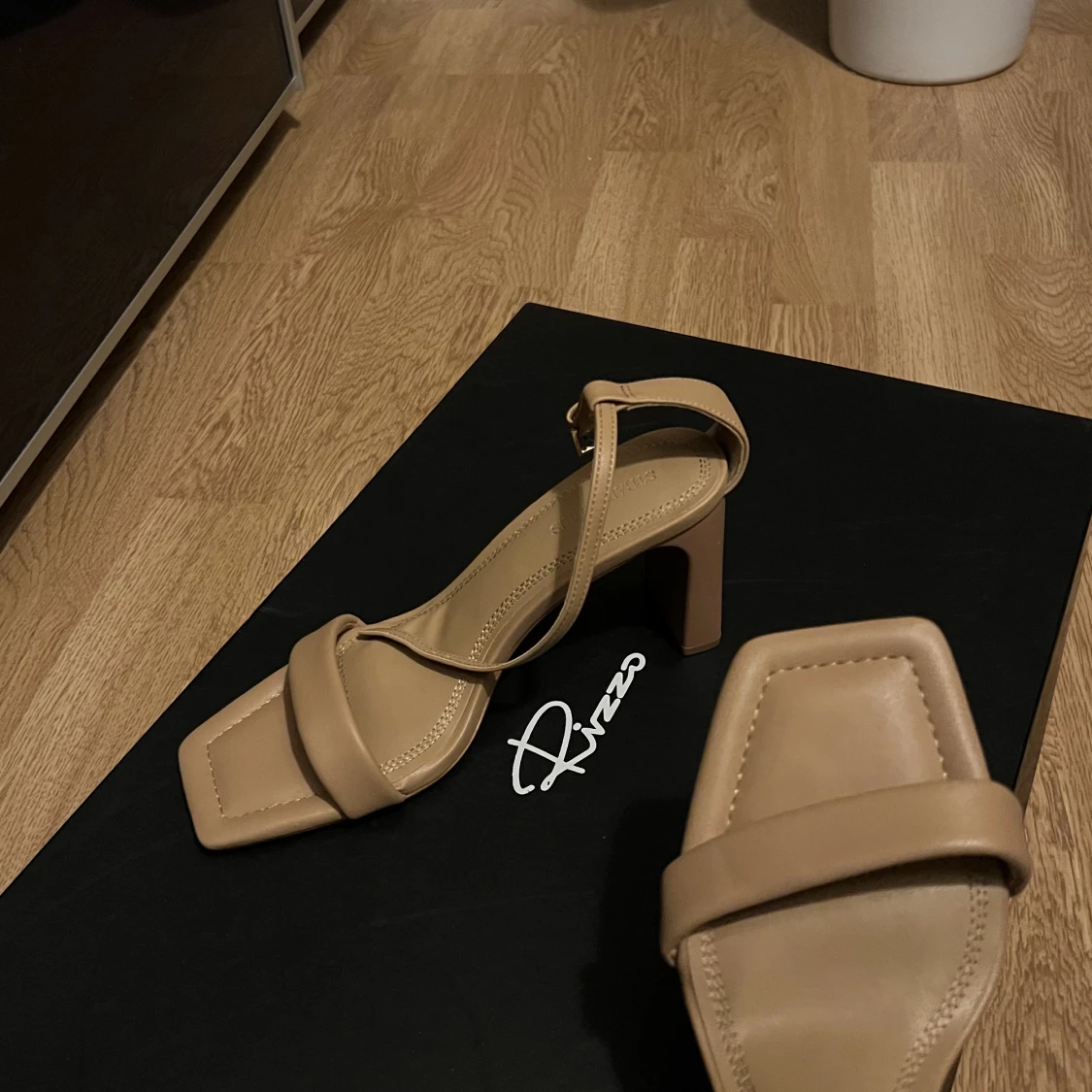 Stradivarius beige klackar  - 91