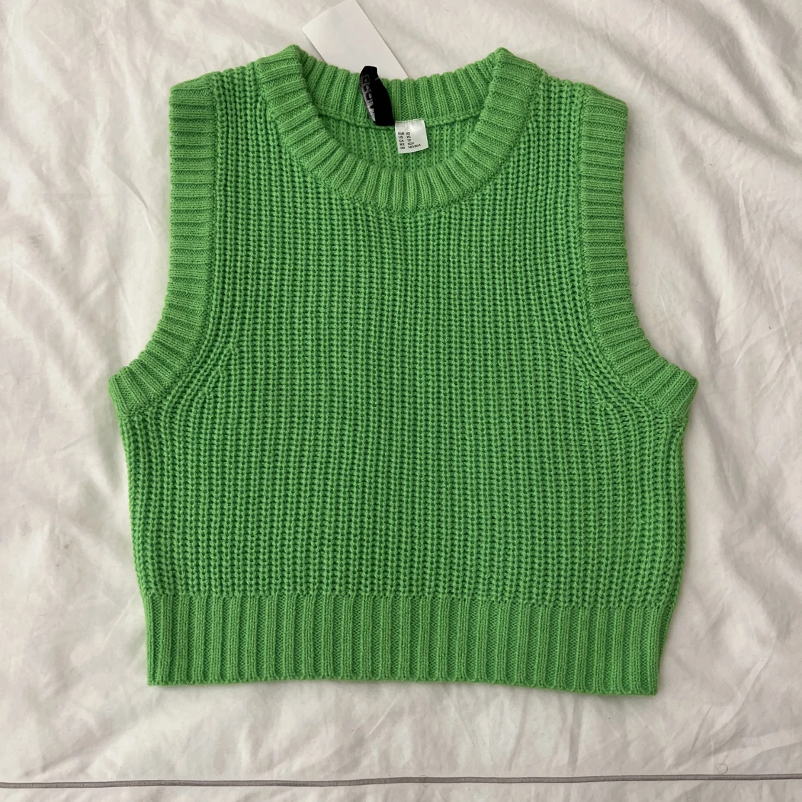 Gullig stickad grön väst