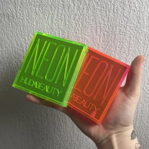 Huda beauty kit! ~ neon obsessions  - Knappt använda! Se bilder för skick.