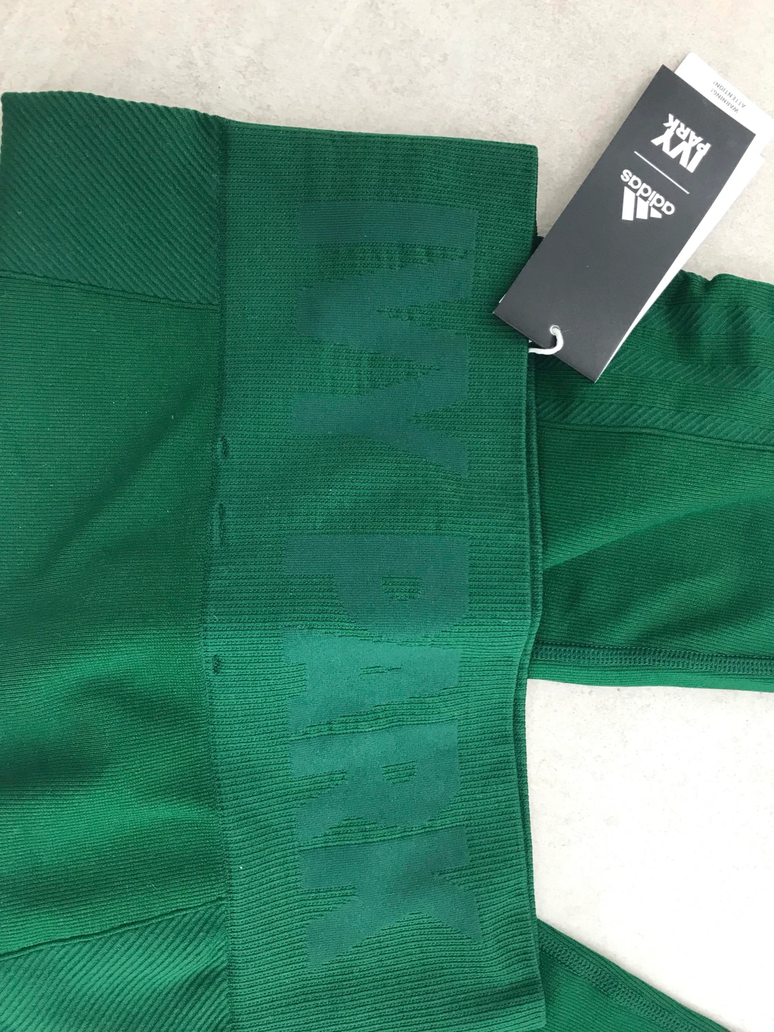 Säljer helt nya Adidas ivy park byxor - 90