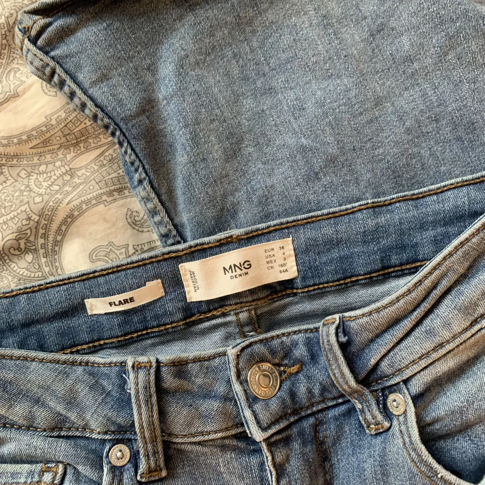 jeans från mango 💖 jag är 168cm för referens. Jeans & Byxor.