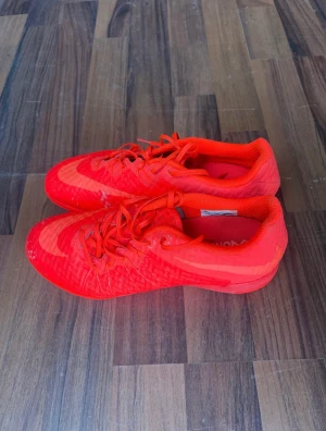 Nike inomhus fotbollsskor - Använda Nike hypervenom inomhus fotbollsskor. Storlek 40.