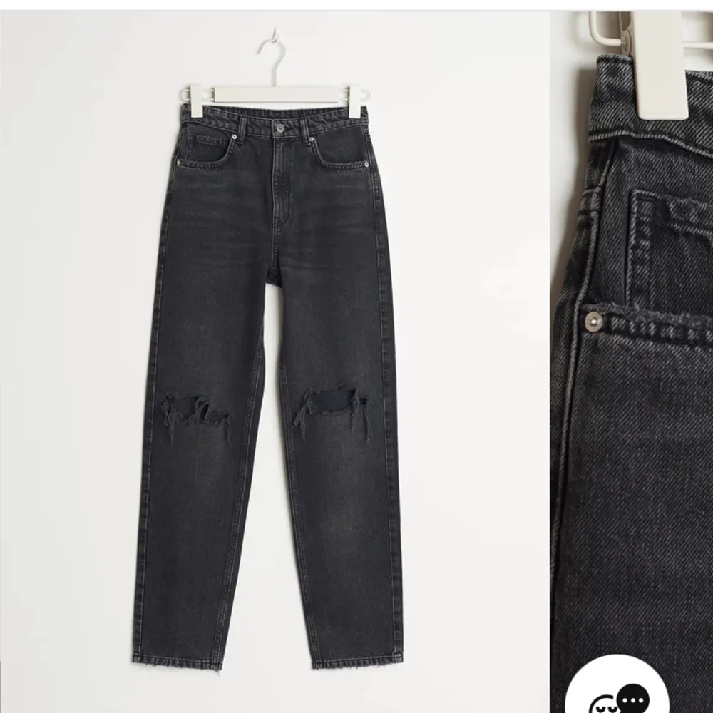 Säljer dessa svarta håliga jeansen från Gina Young eftersom dom inte kommer till andvändning längre. Har andvänt Max 3 gånger så dom är i väldigt bra skick! (Nyskick) Storleken är 140 men skulle säga att den passar 146 också! Nypriset är 400kr! . Jeans & Byxor.