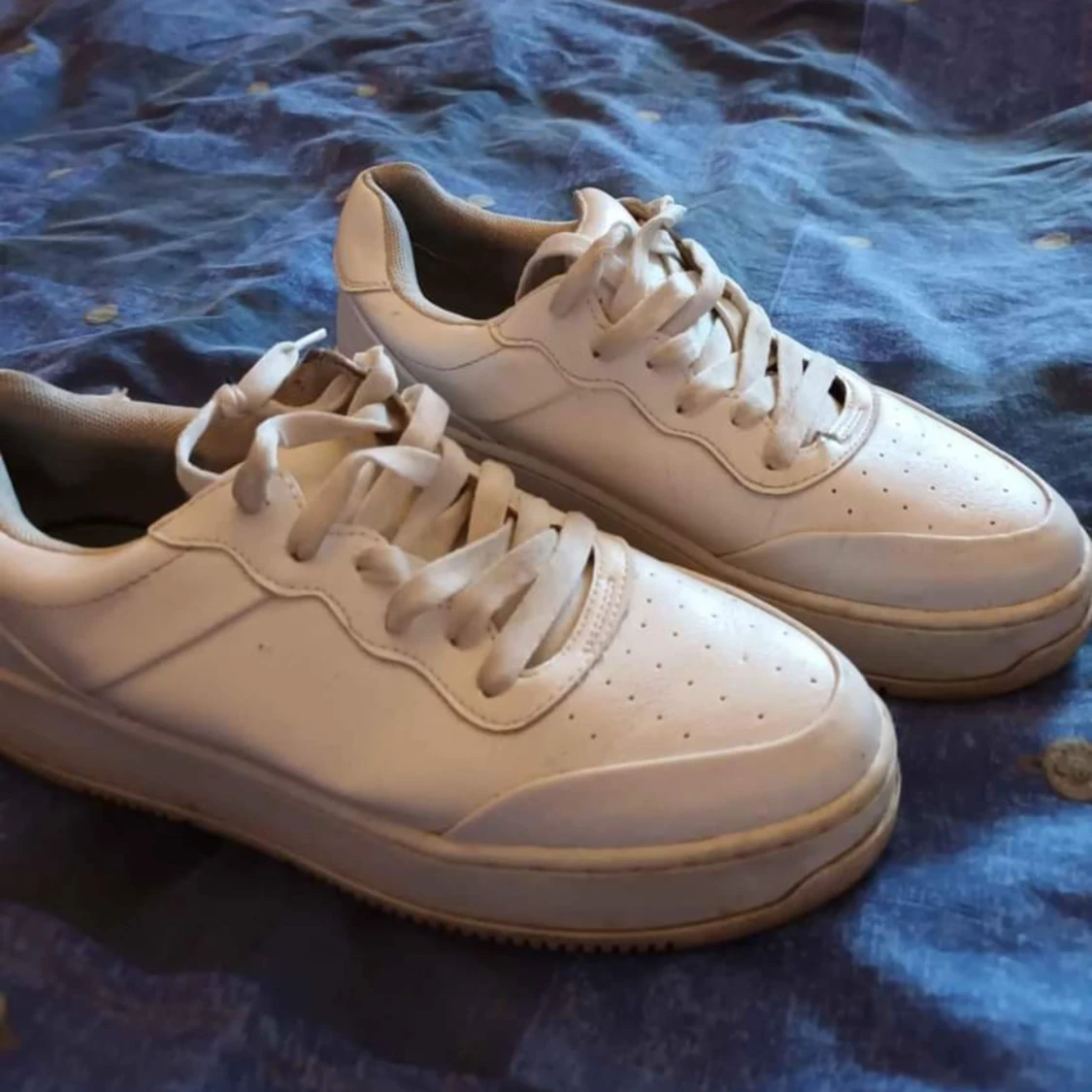 Skor roda helt nya - 90