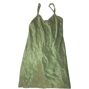 nattlinne  - jättefint nattlinne köpt på beyond retro, aldrig använt och kommer med prislapp! påminner lite om en prinsesstårta 🌹💖💕🌸🧚🏻‍♀️