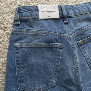 Baggy jeans från H&M i storlek 34, helt oanvända 💗