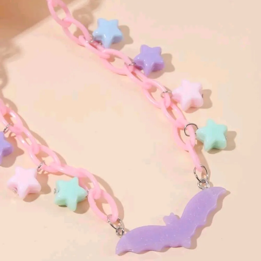 Pastel goth halsband, aldrig använt i mycket fint skick.. Accessoarer.