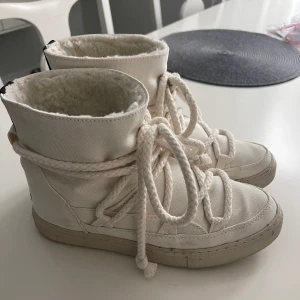 inuikii  - jätte snygga vita inuikii skor som jag endast använda en gång! säljer då jag tyvärr köpte för liten strl, finns inte att köpa längre!💖