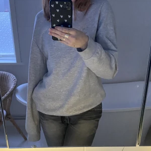 Sweatshirt - Grå jättemysig sweatshirt från hm, inte nopprig, spårbar frakt 66kr💕