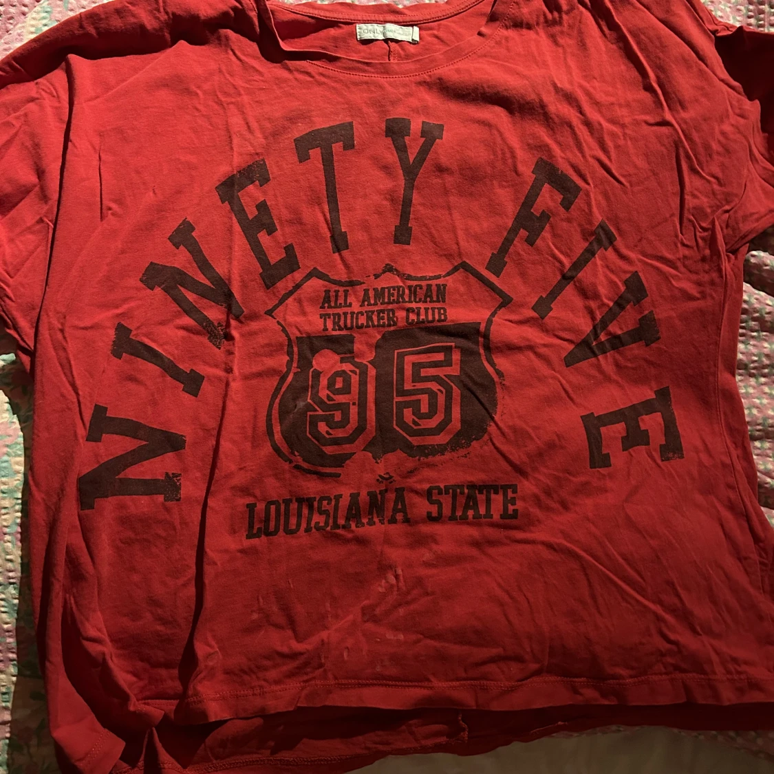 Röd t-shirt med tryck