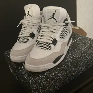 Jordan 4 med box och påse meetup fungerar också. Kom med bud !