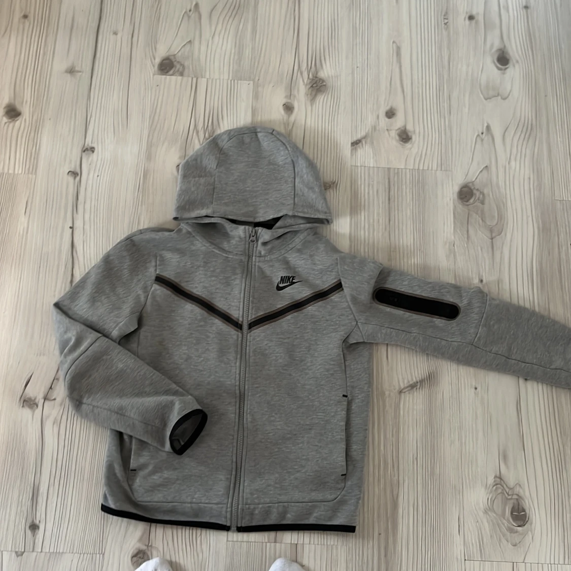 Nike tech fleece grå