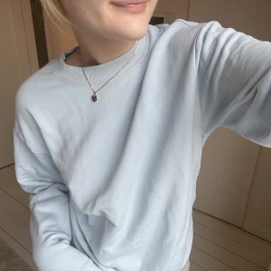 Babyblå tröja - Jättefin tröja!