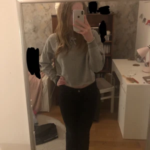 Hoodie - Säljer denna supersnygga hoodien ifrån bikbok. Bra skick.
