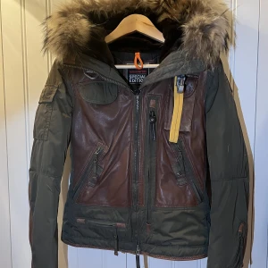 Limited Edition Parajumper - Limited Edition ParaJumper i storlek xs.  I bra skick.  Nypris 16.000.  Köpare står för frakt.