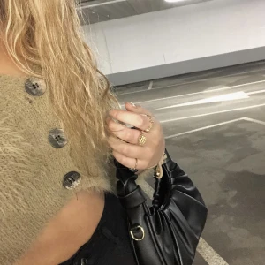 Brun stickad - Brun stickad tröja från ciquelle, storlek onesize 