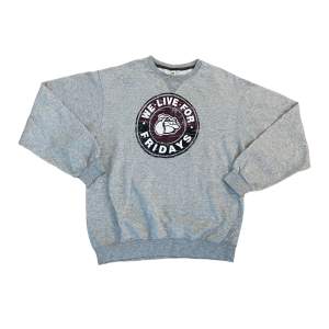 Fruit Of The Loom Custom Vintage Sweatshirt  🤍  Pris: •299kr  Stl: L  Bredd 55cm Längd 70cm  Kontakta mig för mer info 🤩  