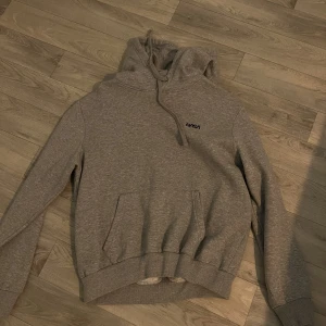 Tröja - Tröjan från H&M, knappt använd.