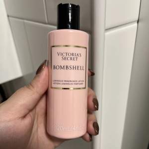 Bombshell bodylotion från Victorias Secret, endast testad 1 gång. 120ml.