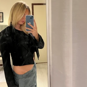 Croppad kavaj - Croppad svart kavaj från bikbok❤️