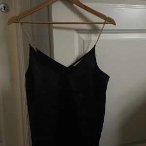 Fest topp - Super fin fest topp från hm med glitter som bara är testad, storlek m men passar mig som har s💗