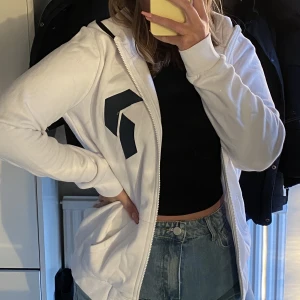 Peak performance  - Helt oanvänd Peak performance zip hoodie med lappen kvar  Pris går att diskutera 