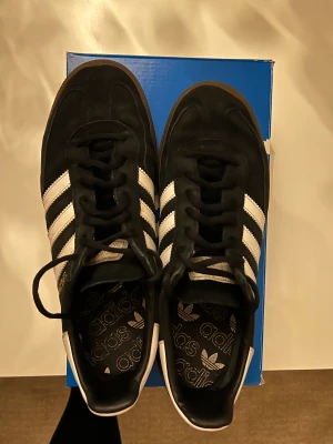 Adidas Spezial storlek 42 - Säljer ett par Adidas spezial i mycket gott skick.