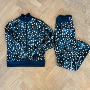 Nike ställ  - Använt ett fåtal gånger i storlek S 