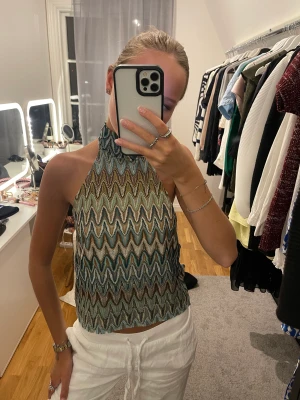 Topp - Topp med öppen rygg. Superfin 