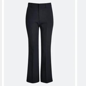 Kostym byxor  - Säljer mina jättefina kostymbyxor från bikbok! Använda typ en gång pågrund av att dom är förstora i midjan 💞 köptes för 399kr säljer för 200kr