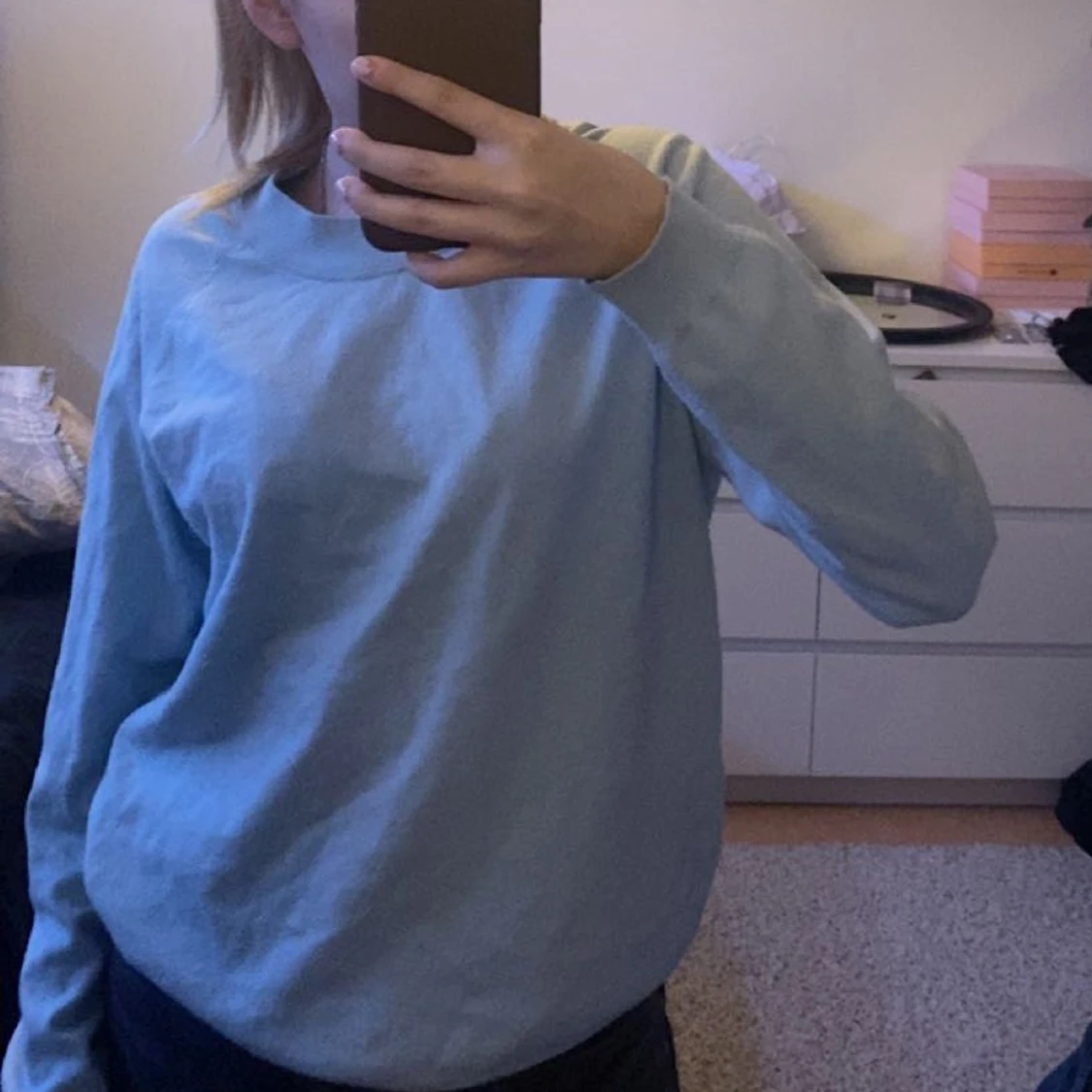 Blå stickad tröja