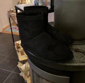 Uggs - Jätte fina och trendiga skor som är köpta för 250 men säljer för 160
