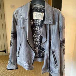 Odd Molly Jacka - Vår jacka i från Odd molly, äldre modell 💕 jätte fint skick! storlek S/M