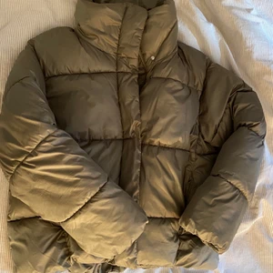 Dunjacka  - Jättefin sparsamt använd dunjacka från HM, storlek S men den lite oversize🤍