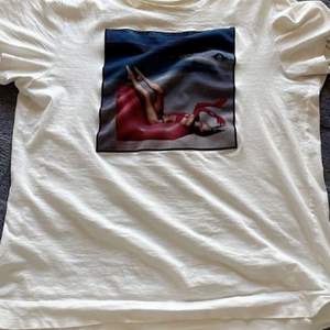 Limitato t-shirt i bra skick, köpt för någon månad sedan på melrose skriv vid intresse