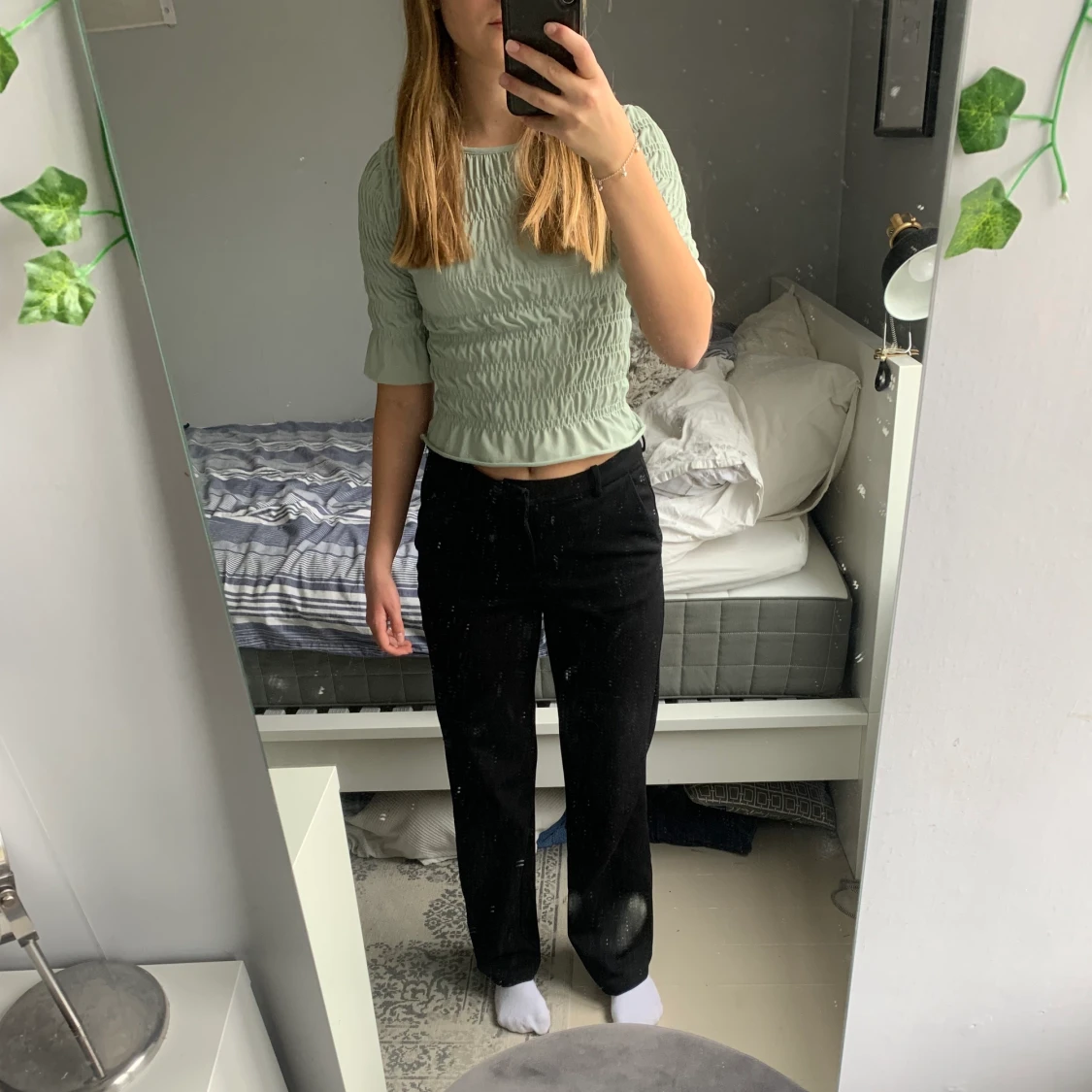 Ljus grön tröja från ginatricot i storlek xxs