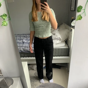 Ljus grön tröja från ginatricot i storlek xxs  - Ljus grön tröja från Gina i storlek xxs den är i ett stretchigare material 