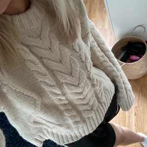 Stickad tröja - Säljer denna fina stickade tröjan i perfekt inför kallare tider! Pris kan diskuteras