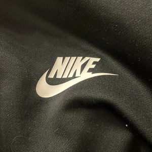 Nike - Nike tröja , köpte på Plick men kommer inte till andvändning då jag har fler , ❤️