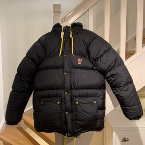 Fjällräven expedition down, herr, medium - Fjällräven herrjacka i storlek M  säljes i mycket fint skick. 